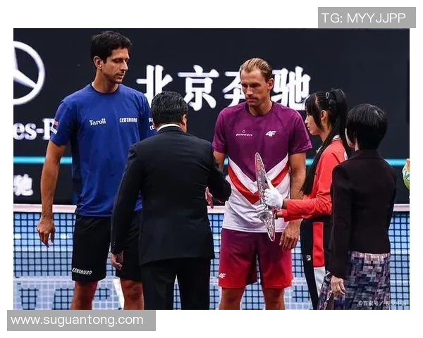 杭州足球队在大师赛中的默契配合与战术执行分析 杭州足球队在大师赛中的默契配合与战术执行分析